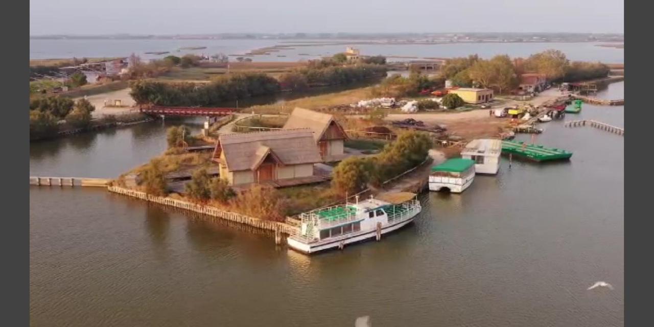Marina Degli Estensi Floating Resort Llido Degli Estensi Exterior photo